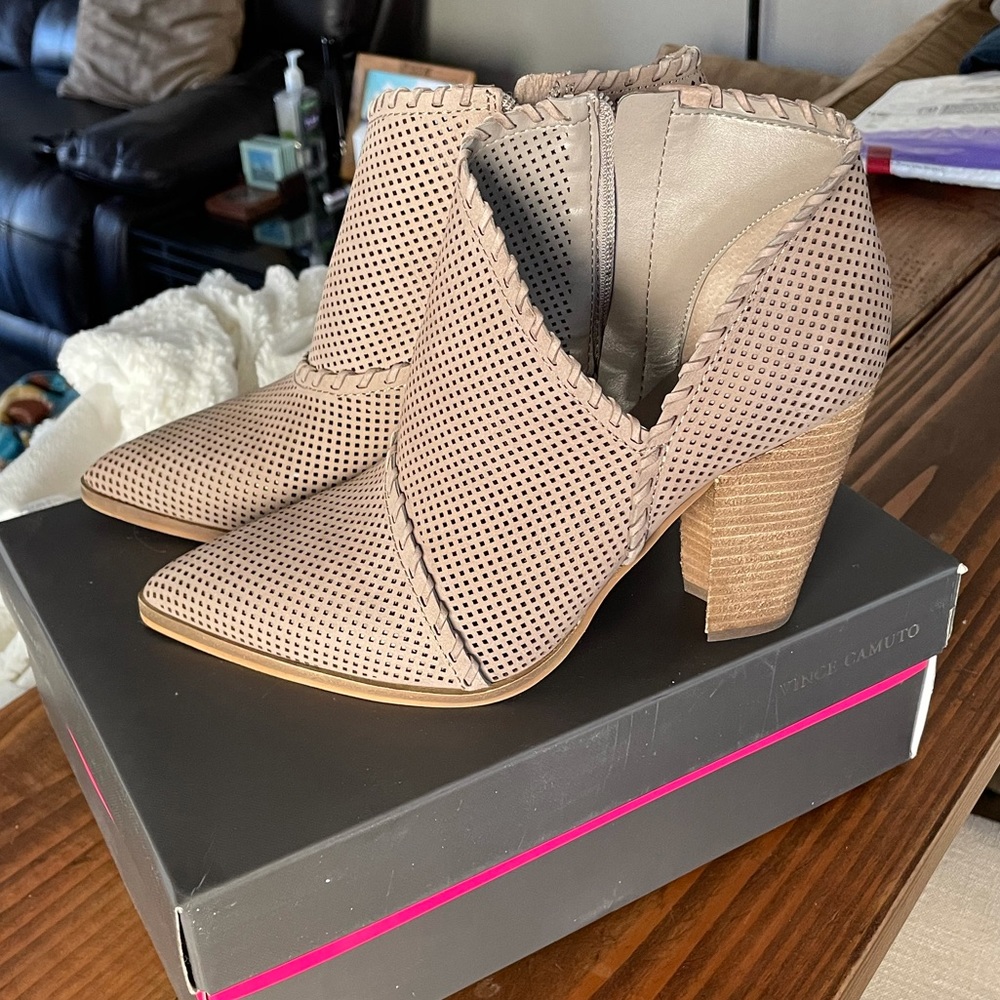 Vince Camuto Lamorna Booties